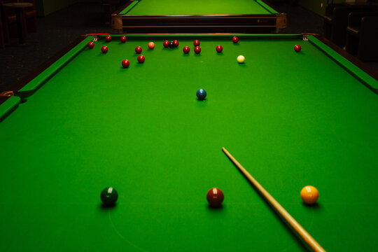 Snooker table with balls and snooker cue