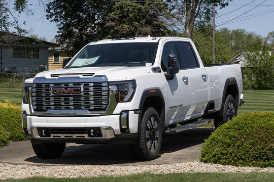 Used GMC Sierra 2500 display. With pricing concerns, GMC is buying and selling preowned cars to meet demand. MY:2025