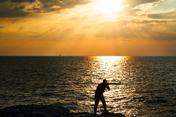 Fototapeta premium silhouette of a man in the sunset