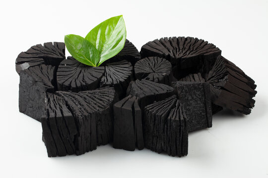 숯은 참나무 따위를 구워서 만든 숯.
Charcoal is charcoal made by burning oak wood, etc.
