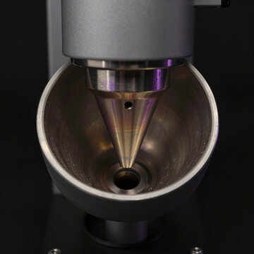 Metallic cone and vacuum interface of analytical laboratory instrument