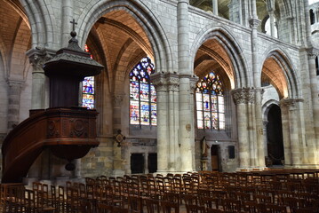 Obraz premium Nef de Notre-Dame-en-Vaux à Châlons-en-Champagne. France 
