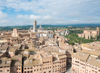 Obraz premium Duomo di Siena surrounded by close-knit buildings of Siena