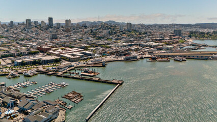Obraz premium Drone view of San Francisco Bay with marina docks boats and urban waterfront