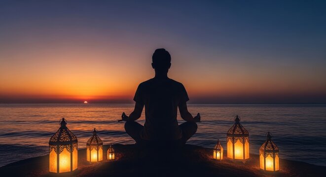 Silhouet dat mediteert bij zonsondergang aan zee, verlicht door lantaarns die rust en kalmte uitstralen.
