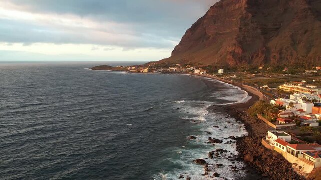 Flug entlang des Strandes La Puntilla in Valle Gran Rey auf La Gomera