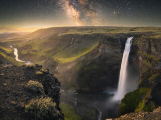 Fototapeta premium Pristine Wilderness and Plunging Waters of Victoria Falls