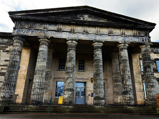 Obraz premium Neoclassical National Galleries Scotland, Modern One stone building with tall fluted columns and neon sign reading Everything Is Going To Be Alright at the entrance in Edinburgh, Scotland, UK