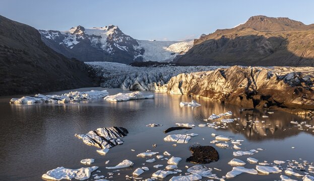 Glacial river in front of Mountains with Hvannadalshn&uacute;kur, aerial view, Sv&iacute;nafellsj&ouml;kull glacier tongue, Vatnaj&ouml;kull glacier, Iceland