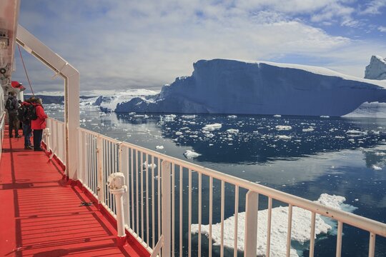 Passenger ferry Sarfaq Ittuq in front of icebergs, coastal vessel, Disko Bay, West Greenland, Greenland