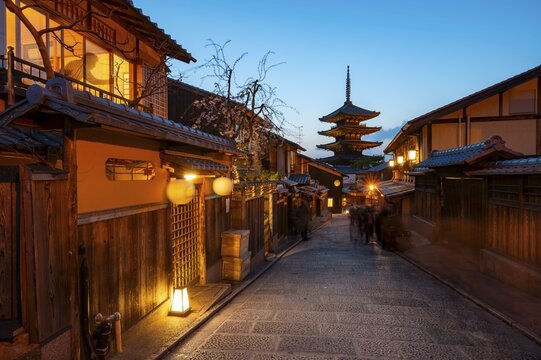 Yasaka dori historic street in the old town with traditional Japanese houses, five-story Yasaka Pagoda of the Buddhist Hōkanji Temple at the back, evening mood, blue hour, Higashiyama, Kyoto, Japan