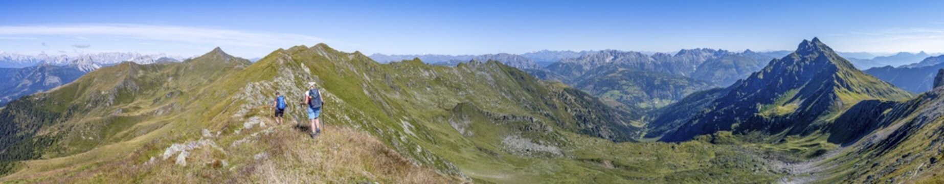 Panorama, mountaineer on a grassy ridge, view of the Lesach Valley and mountain panorama, Carnic High Trail, Carnic Main Ridge, Carnic Alps, Carinthia, Austria