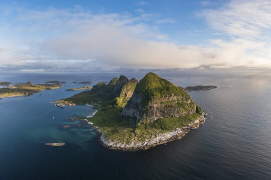 Tr&aelig;na Island, Traena, Sanna, Helgeland Coast, Nordland, Norway