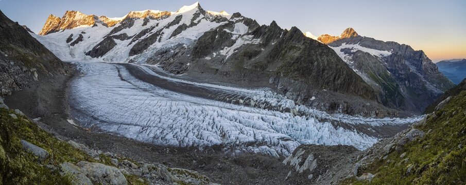 High alpine landscape, sunrise, glacier tongue, glacier Unteres Eismeer, Finsteraarhorn, Agasszishorn, Gro&szlig;es Fiescherhorn, Bernese Oberland, Switzerland