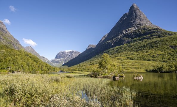Lake Litlvatnet in Innerdalen High Valley, Innerdalst&aring;rnet Mountain, Trollheimen Mountain Area, Sunndal, M&oslash;re og Romsdal, Vestlandet, Norway