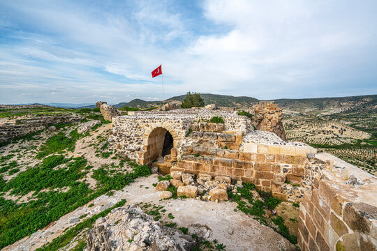 The scenic views of Ravanda Castle, locally known as Ravanda Kalesi, are situated on a hill west of the village of Belen&ouml;z&uuml;, in the province of Kilis, Turkey. 