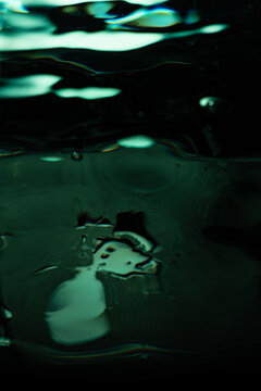 433.Concentric Water Ripples With Central Splash Impact