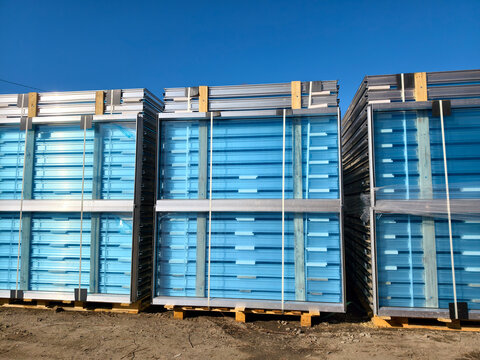 Transparent noise barriers reduce traffic sound near highways