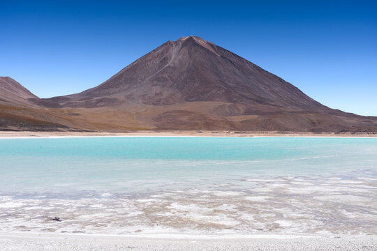 Turquoise Laguna Verde lake in Eduardo Avaroa Reserve
