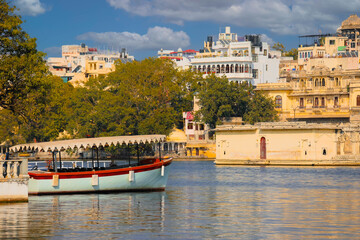 Naklejka premium Selective focus on boat dock at Taj Lake Palace on Lake Pichola in Udaipur, India