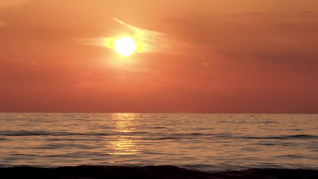 夕日と砂浜