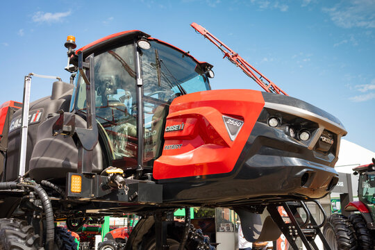 Case IH Patriot 2550 with self-propelled booms and high-precision agricultural spraying system on display at the Agricultural Fair Expo Londrina 2026, held in the city of Londrina, Brazil.