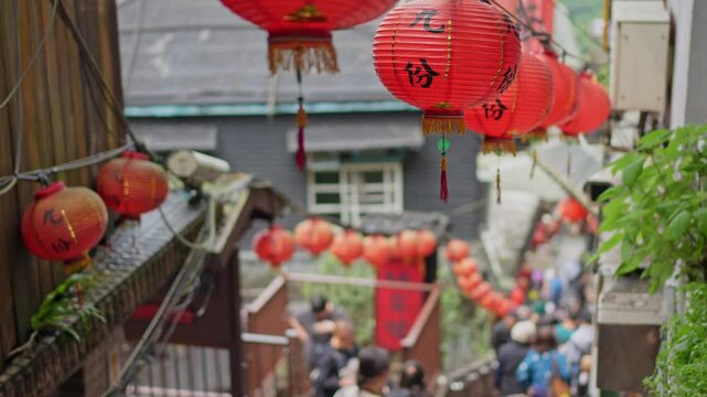 九份（台湾）の階段を行き交う観光客