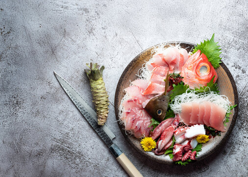 Various kinds of fresh sashimi