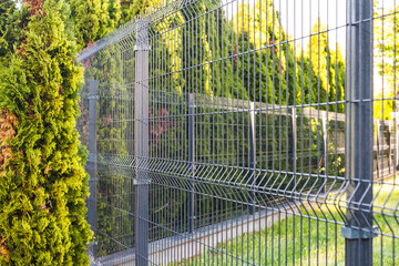 Obraz premium Rigid Industrial Fence Panels – Wire Grating & PVC Metal 