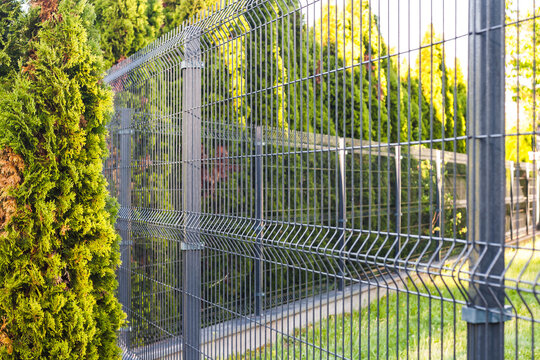 Rigid Industrial Fence Panels &ndash; Wire Grating & PVC Metal
