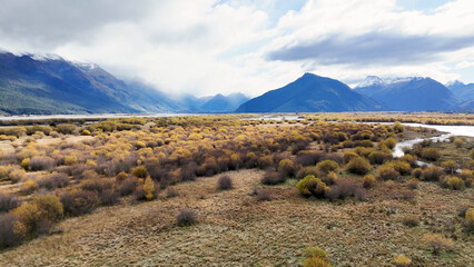 Obraz premium Aerial View of Glenorchy River Valley and Mountains in Autumn