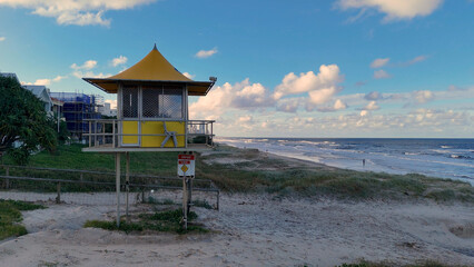 Fototapeta premium Yellow Lifeguard Tower Overlooking the Ocean on a Sunny Day