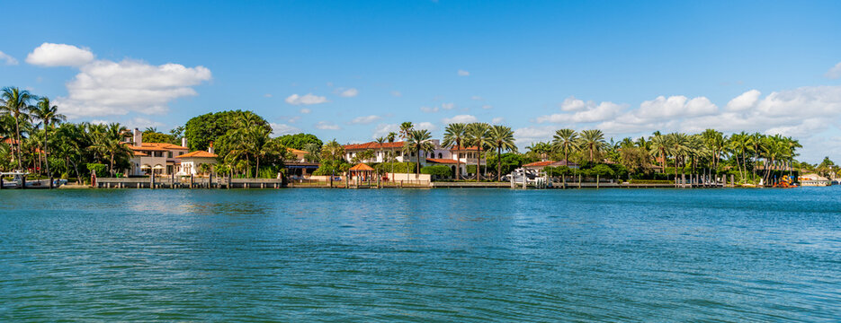 Vacation building in summertime. Luxury waterfront house. Hotel building. Residential architecture. Modern building Miami. Residential apartment in waterfront city. Waterfront landscape with house