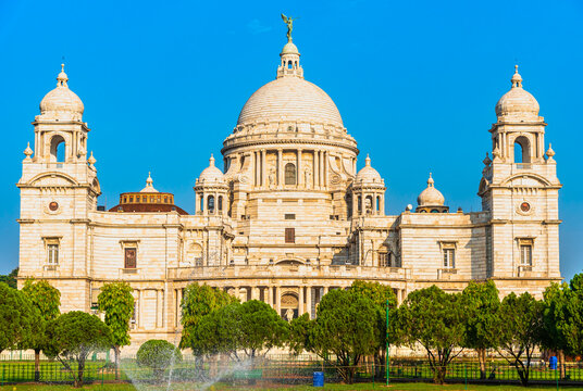This is the Victoria Memorial, a major marble building and monument located in Kolkata, West Bengal, India.