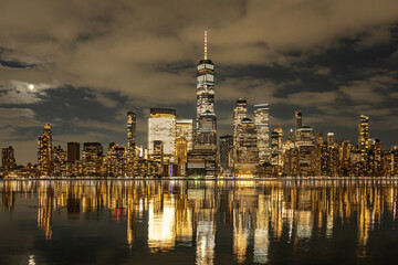 Obraz premium New York skyline night. New York city panorama night. New York Manhattan night skyline. New York glowing towers night.