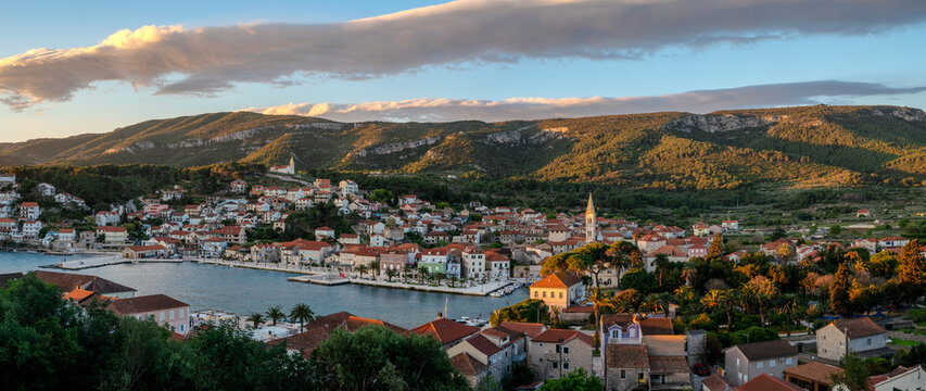 Jelsa&mdash;a fishing village on the island of Hvar, bathed in the rays of the rising sun