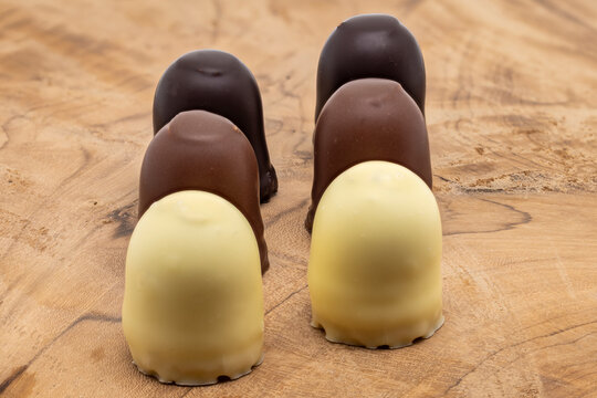 Reihe mit Mohrenk&ouml;pfen in verschiedenen Farben