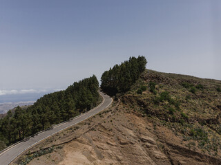 Obraz premium Winding Road Through Mountain Landscape