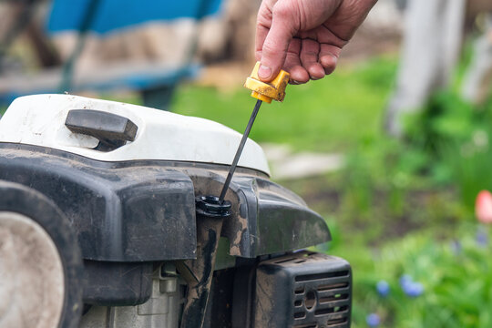 Checking the oil level in the cultivator with a dipstick