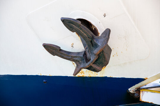 Ship anchor chain. Ferryboat anchor system.