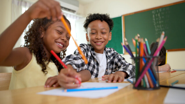 Young students are learning to draw and sketch with colored pencils