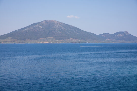 Aegean sea in Greece between the mainland port of Glyfa and the northern Evian port of Agiokambos