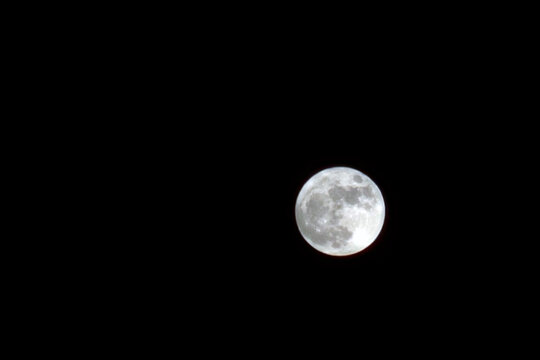 Full Moon in Night Sky - Celestial Beauty and Astronomy Inspiration