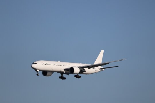 羽田空港に着陸する旅客機