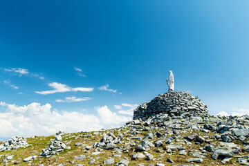 Obraz premium Statue of the Virgin Mary on Minaun Heights, Achill Island, County Mayo, Ireland. Rocky mountain summit with sweeping Atlantic views on the Wild Atlantic Way.