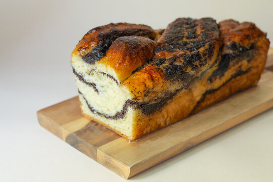 Twisted Sweet Bread with poppy seeds