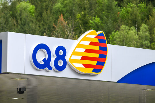 Station carburant Q8