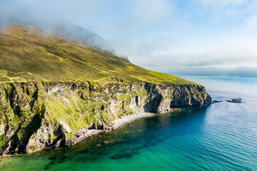 Obraz premium Aerial view of the southern end of Keel Beach on Achill Island, County Mayo, Ireland. White pebbles, turquoise water and steep cliffs define this rugged Atlantic cove.