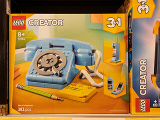 Obraz premium Retro LEGO Telephone Set with Creative Build Options