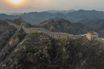 Fototapeta premium Sunset over the Great Wall of China.